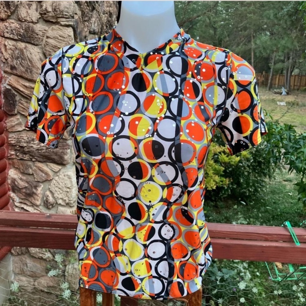 Weissman Made in USA Colorful Geometric Short Sleeve Top with sequins Small
